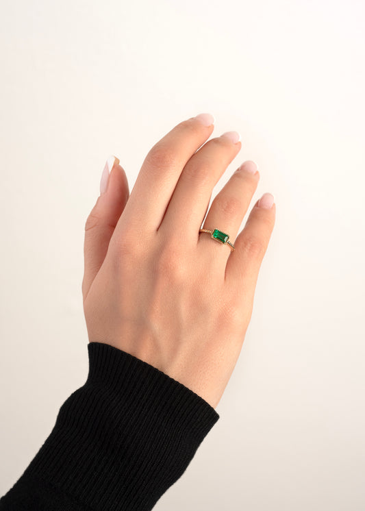 Emerald stackable ring